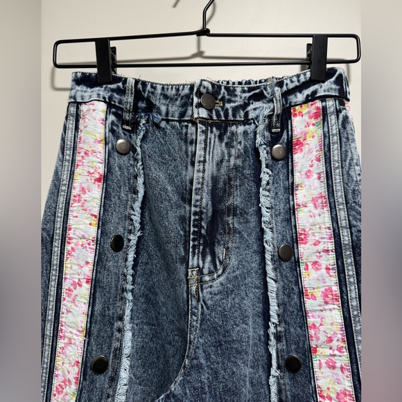 Oli & Hali Denim Floral Wide Leg Jeans - Picture 6 of 10